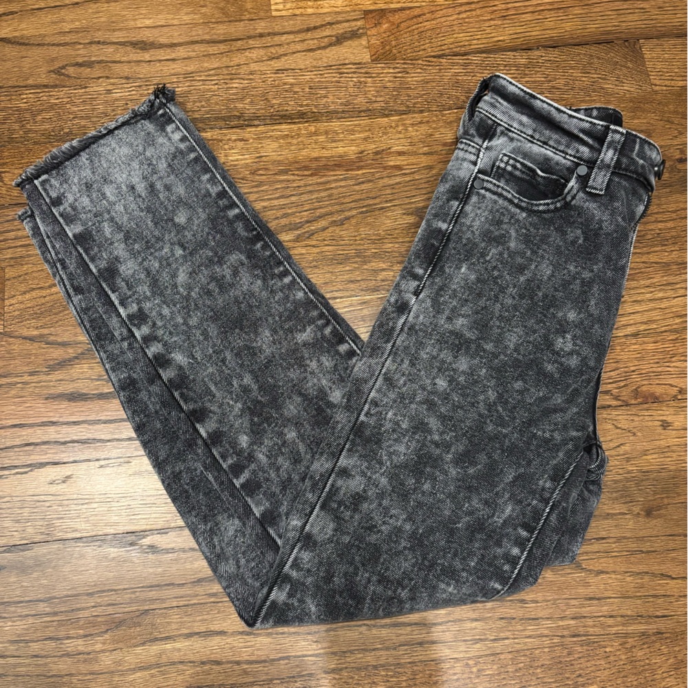 Kendall & Kylie The Iconic High Rise Straight Acid Wash Skinny Jeans Size 24